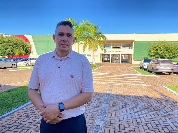 Morando no Brasil como refugiado, Freddy refez cursos para conseguir diplomas brasileiros e boas oportunidades de trabalho
